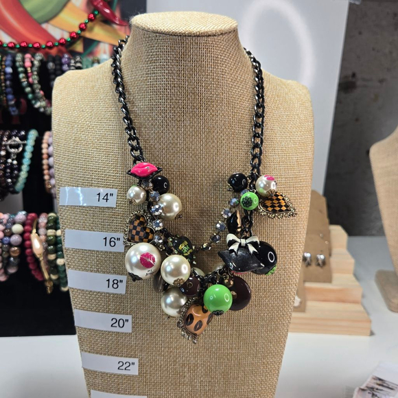 Betsey Johnson Heart Lip Pearl Charm Bib Statement Necklace Collectible Love - Picture 7 of 7